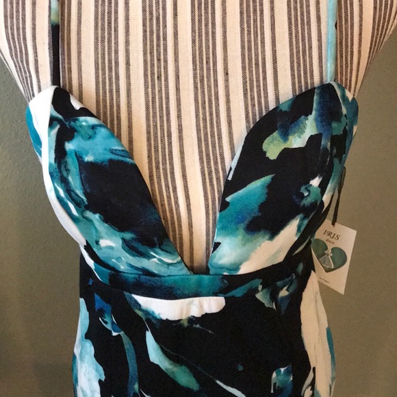 Stunning, Sexy dress by Iris Los Angeles - Picture 7 of 7